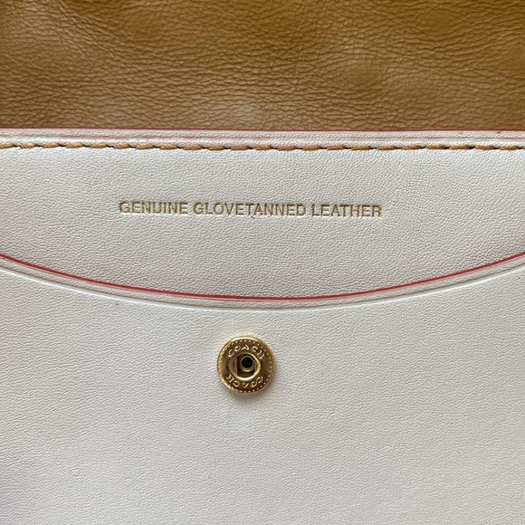 COACH 1941 Tea Rose Clutch CHALK
Wristlet Wallet - Picture 7 of 16